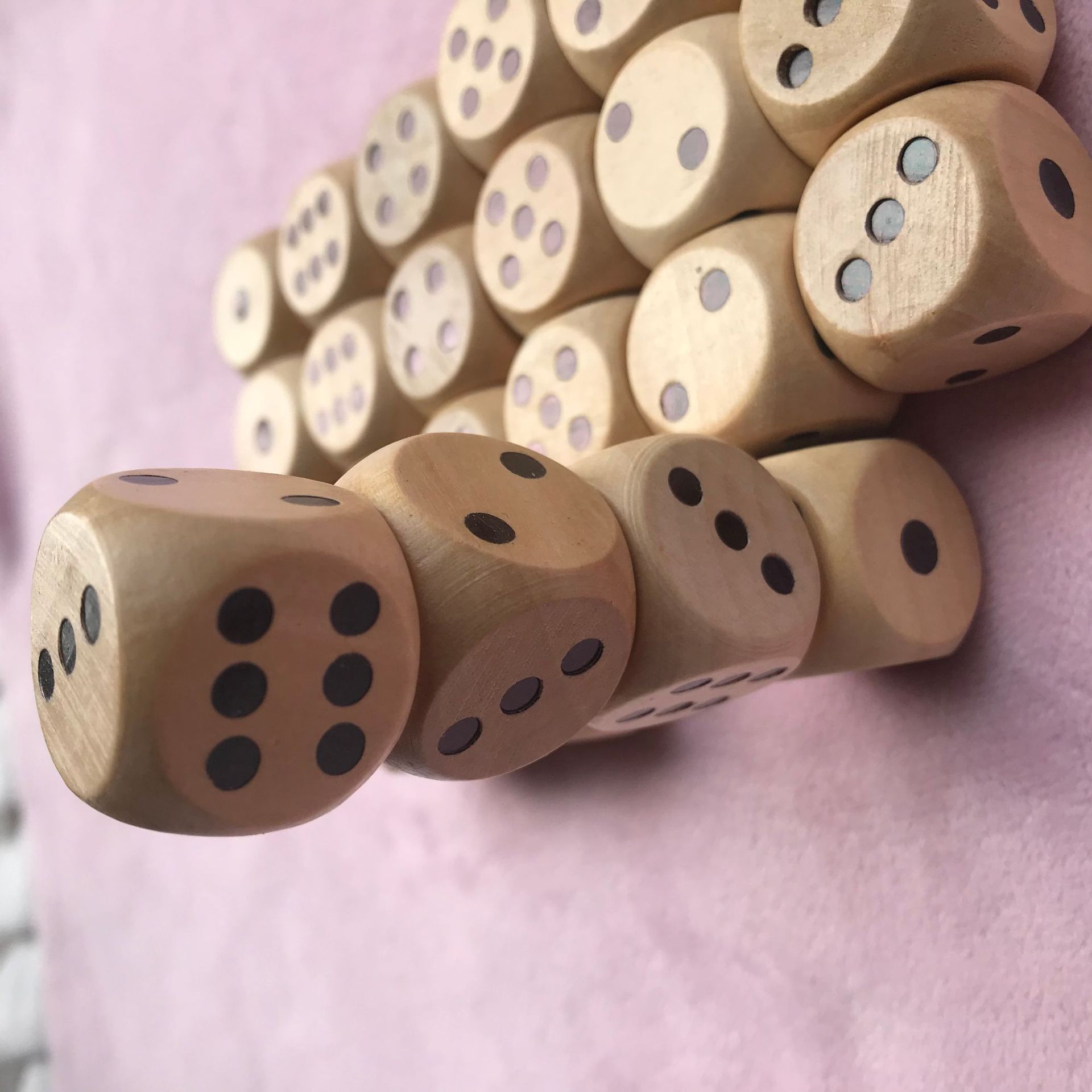 12 SZTUK 16mm Drewniane Kości  – Party Games Gamecube recenzja i cena